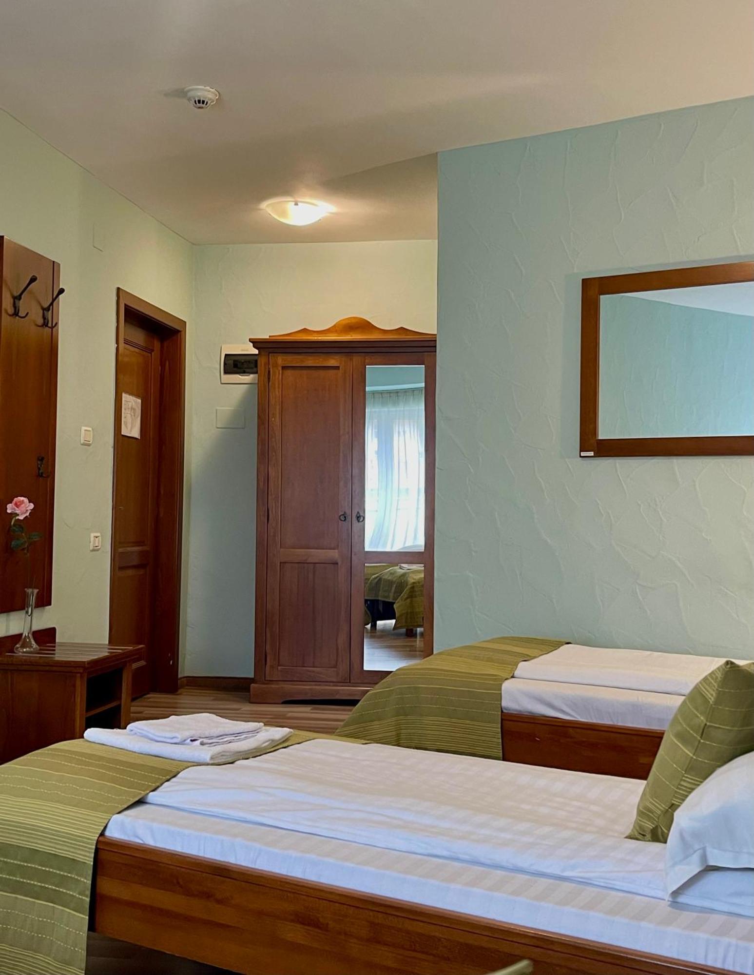 Hotel Lucy Star Κλουζ-Ναπόκα Εξωτερικό φωτογραφία